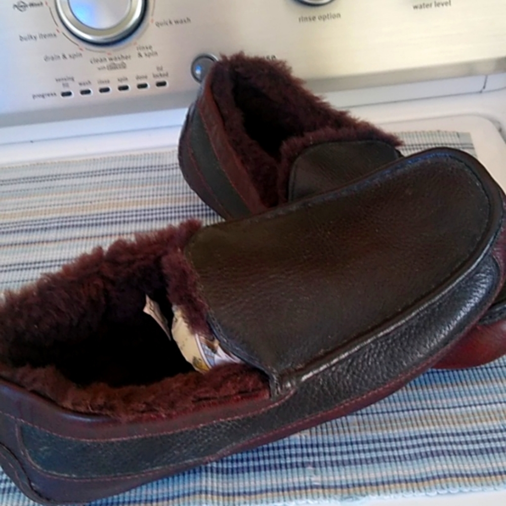 Like New Men's UGGS Leather Slip Ons